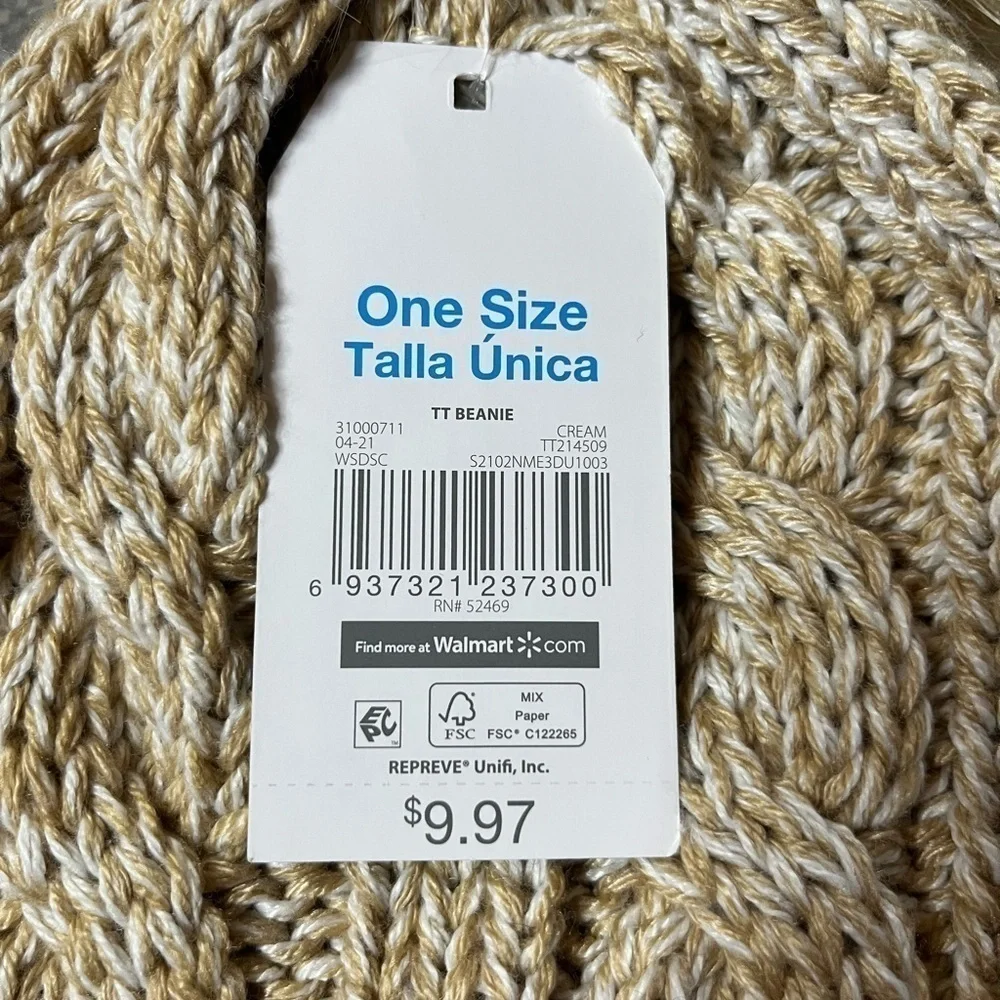 NWT Time and Tru Women’s Pom Pom Beanie